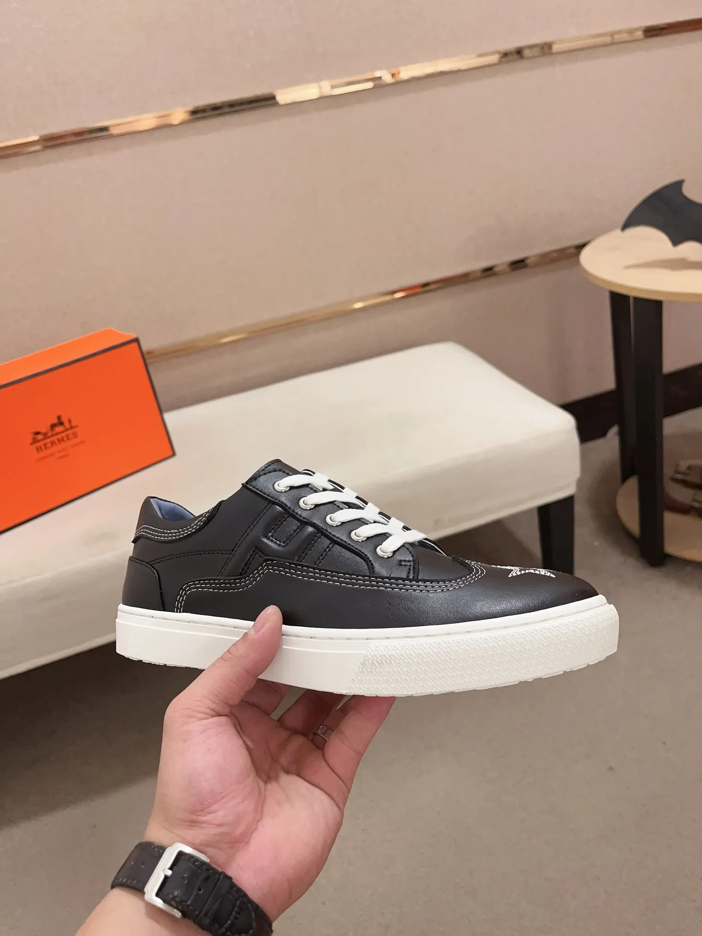 Men's clothing and shoes💰: 400💰《HERMES》【Classic Original Version】Hermès; Top 🔝 Purchasing Agency 🔍🔍Men's latest 🇺🇸 counter sales simultaneously, original ▲▲cowhide imported from Italy ▲▲Exquisite workmanship (Italian 🇮🇹Imported water-dyed 🐂cowhide lining) sole: original sole provided by the original factory, ⚠️exclusive double-layer activity·TPR·rubber·combined molded outsole; Code number: 38-44 (45/46 can be customized, non-refundable)